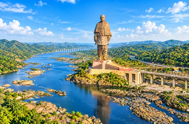 Statue of Unity car rental tour from Vadodara